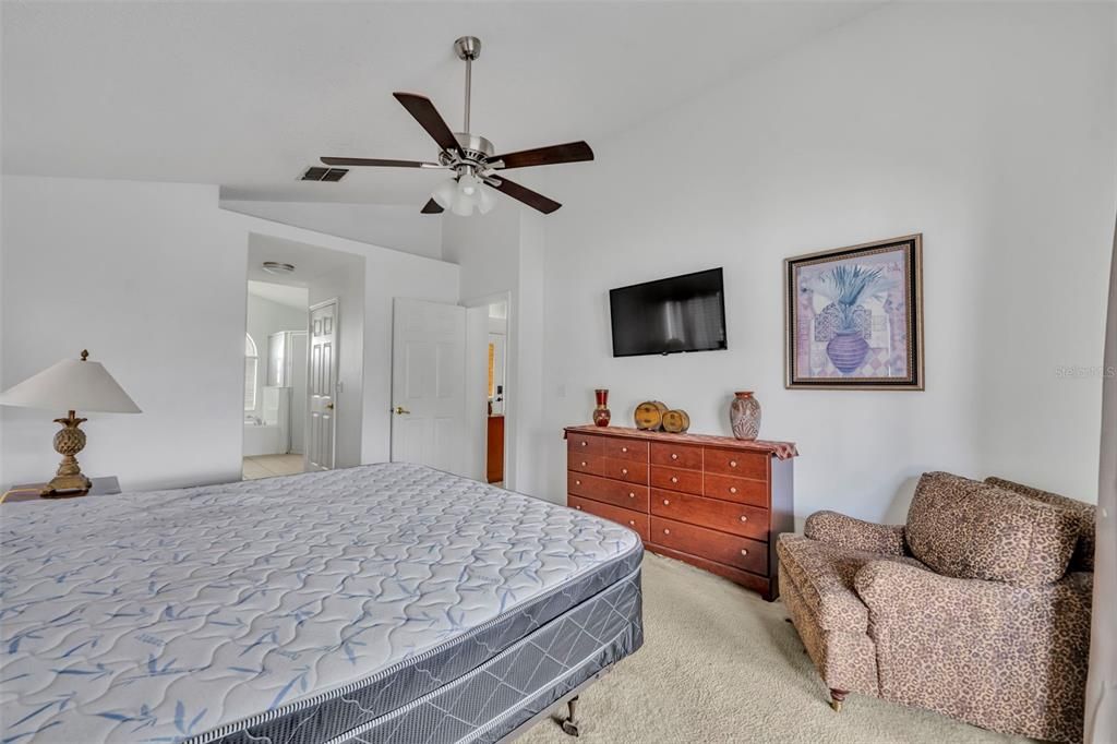 En Venta: $410,000 (4 camas, 3 baños, 2033 Pies cuadrados)