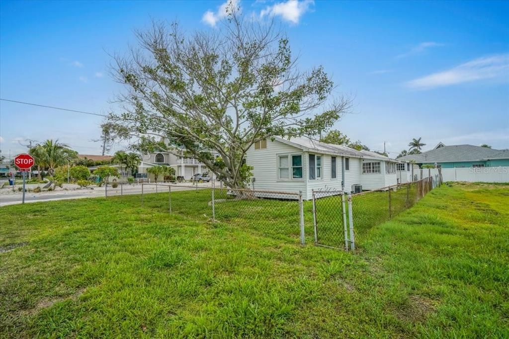 For Sale: $1,995,000 (0.22 acres)