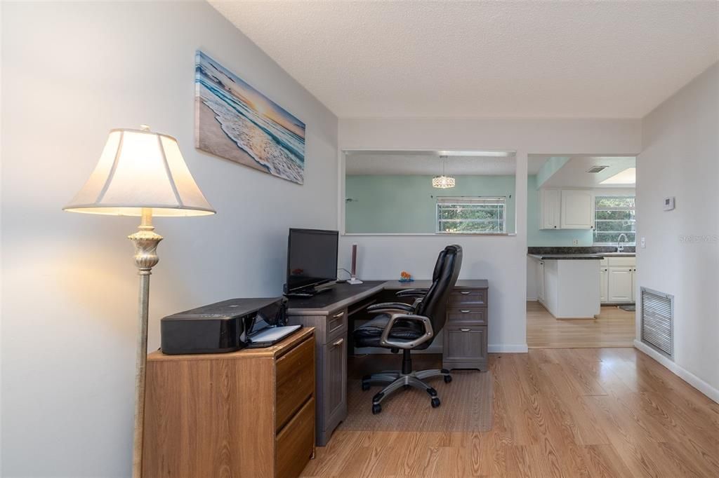 For Sale: $265,000 (2 beds, 2 baths, 1560 Square Feet)
