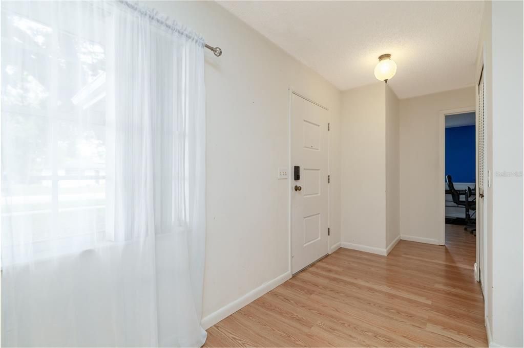 For Sale: $265,000 (2 beds, 2 baths, 1560 Square Feet)