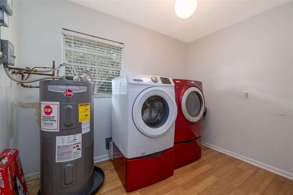 For Sale: $265,000 (2 beds, 2 baths, 1560 Square Feet)