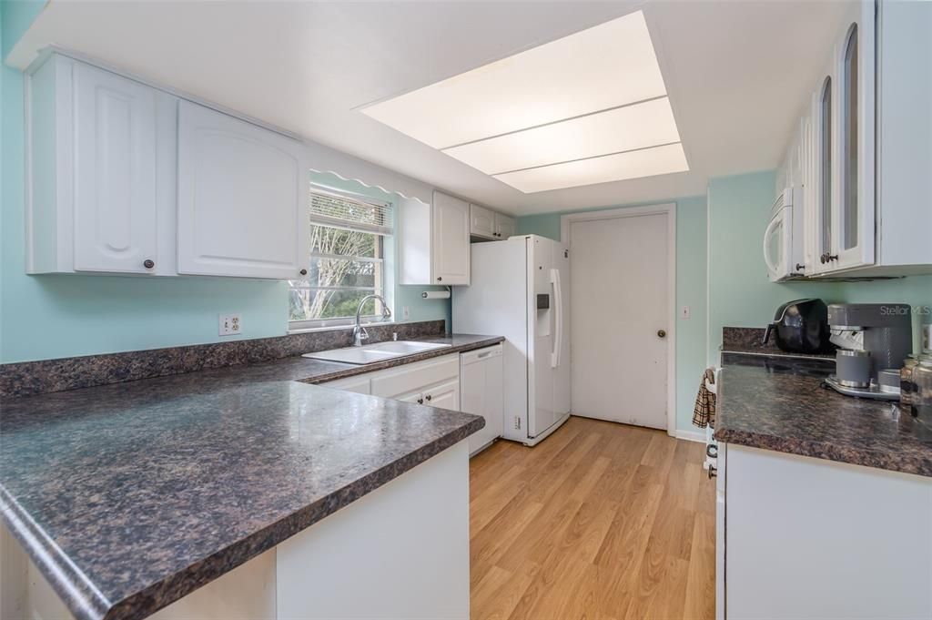 For Sale: $265,000 (2 beds, 2 baths, 1560 Square Feet)