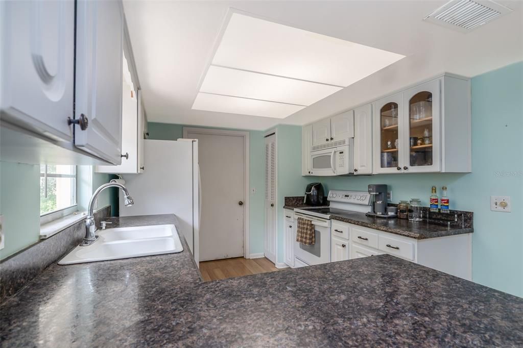 For Sale: $265,000 (2 beds, 2 baths, 1560 Square Feet)