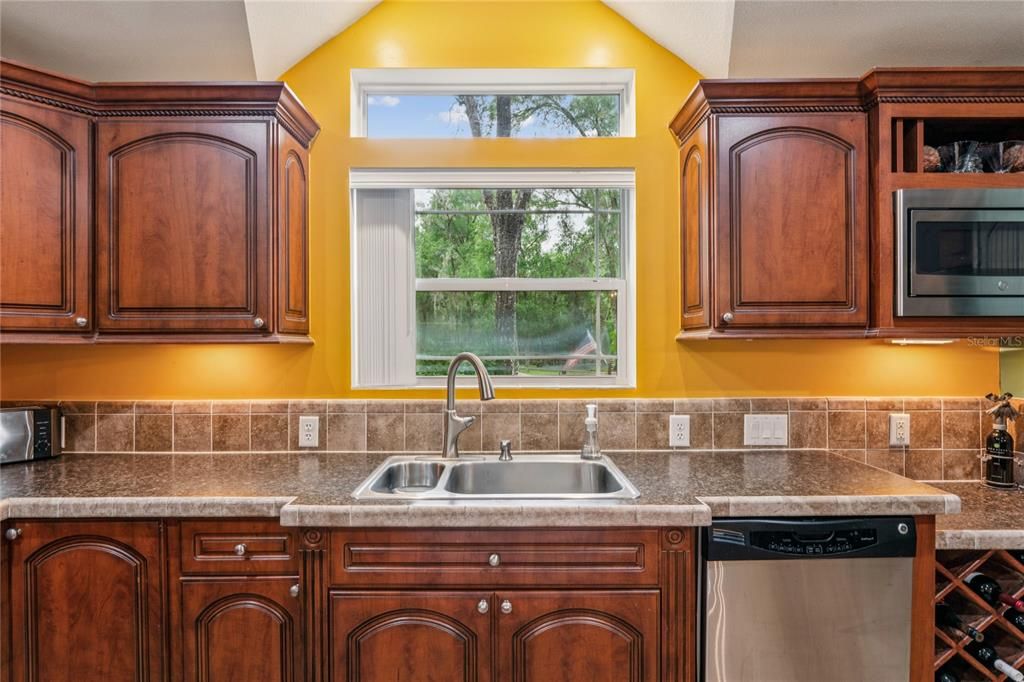 На продажу: $524,999 (3 спален, 2 ванн, 1842 Квадратных фут)