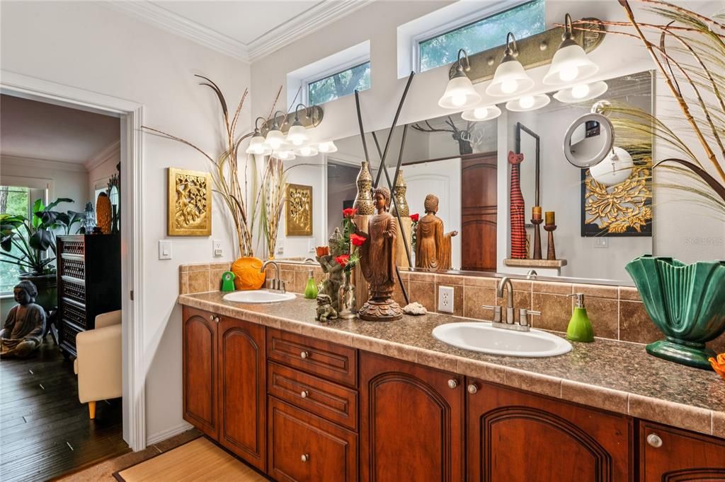 На продажу: $524,999 (3 спален, 2 ванн, 1842 Квадратных фут)