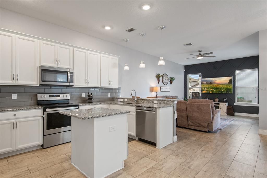 For Sale: $525,000 (3 beds, 2 baths, 2152 Square Feet)
