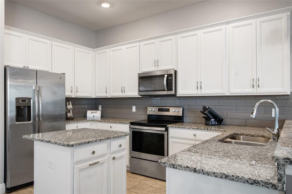 For Sale: $525,000 (3 beds, 2 baths, 2152 Square Feet)