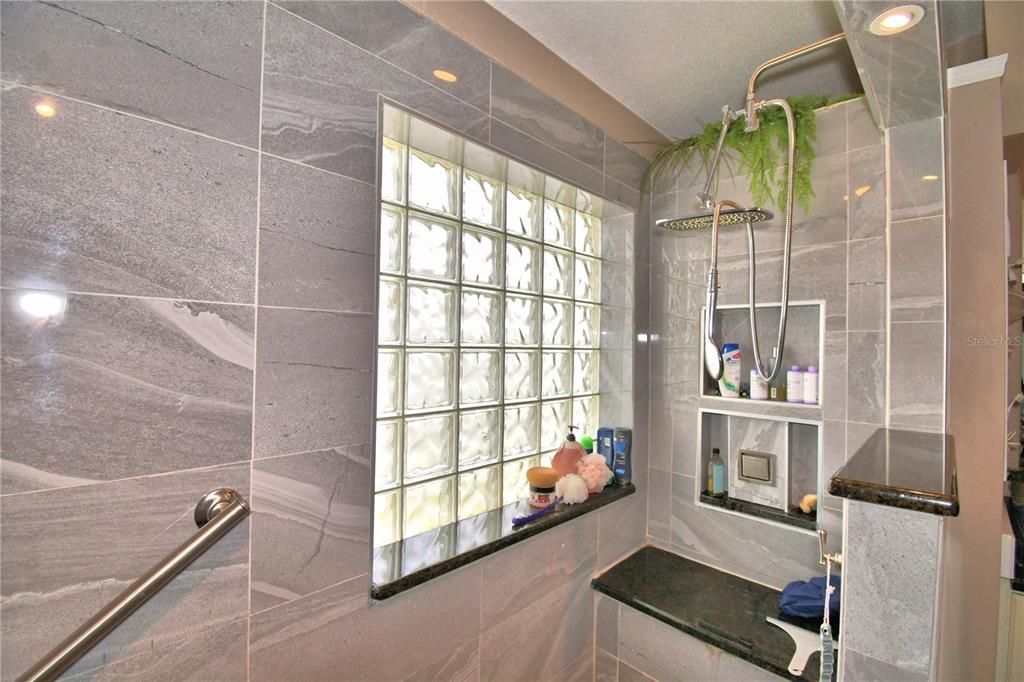 For Sale: $375,000 (3 beds, 2 baths, 2022 Square Feet)