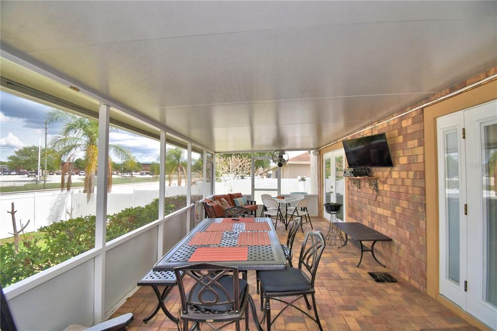 For Sale: $375,000 (3 beds, 2 baths, 2022 Square Feet)