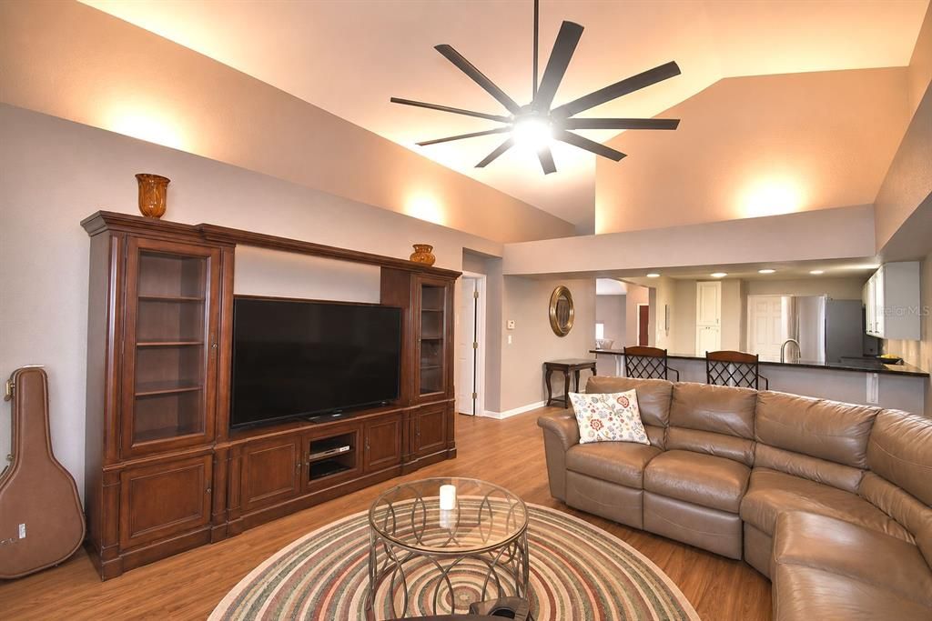 For Sale: $375,000 (3 beds, 2 baths, 2022 Square Feet)
