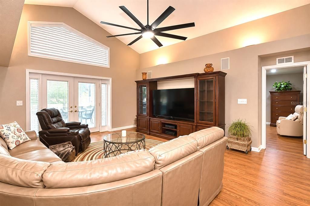 For Sale: $375,000 (3 beds, 2 baths, 2022 Square Feet)