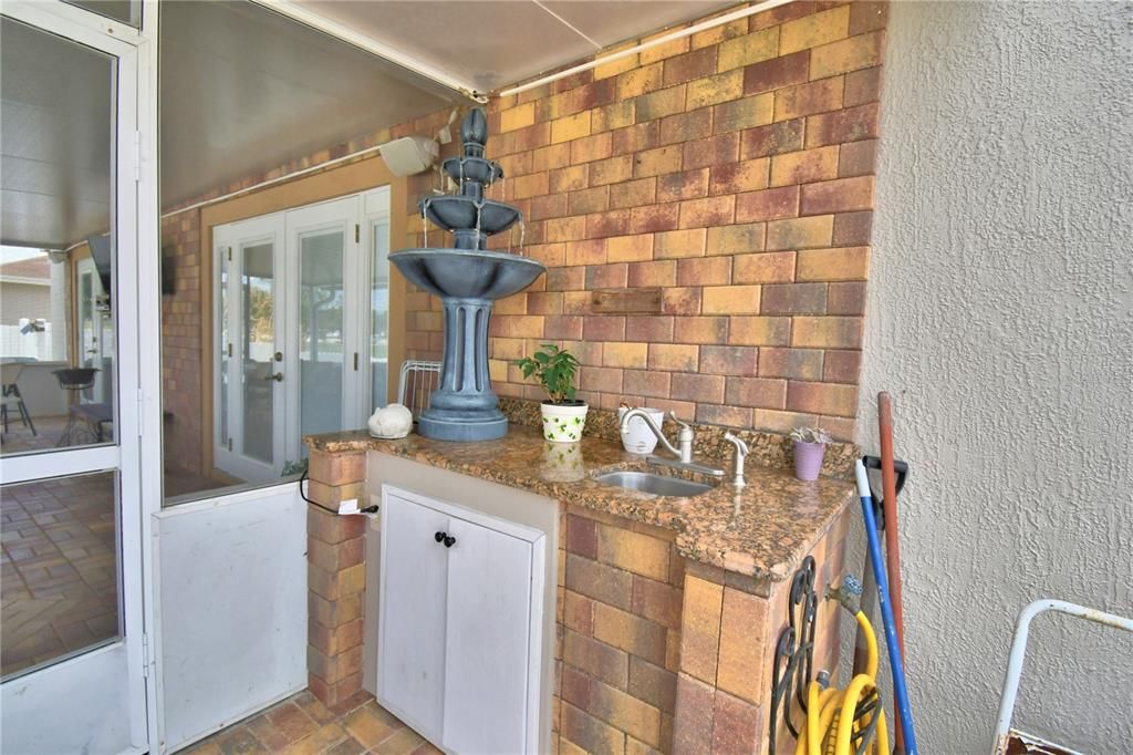 For Sale: $375,000 (3 beds, 2 baths, 2022 Square Feet)