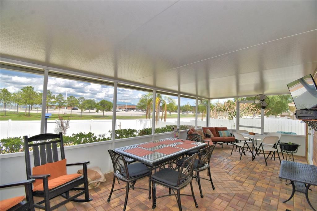 For Sale: $375,000 (3 beds, 2 baths, 2022 Square Feet)