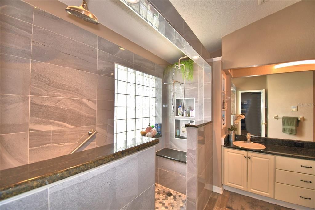 For Sale: $375,000 (3 beds, 2 baths, 2022 Square Feet)