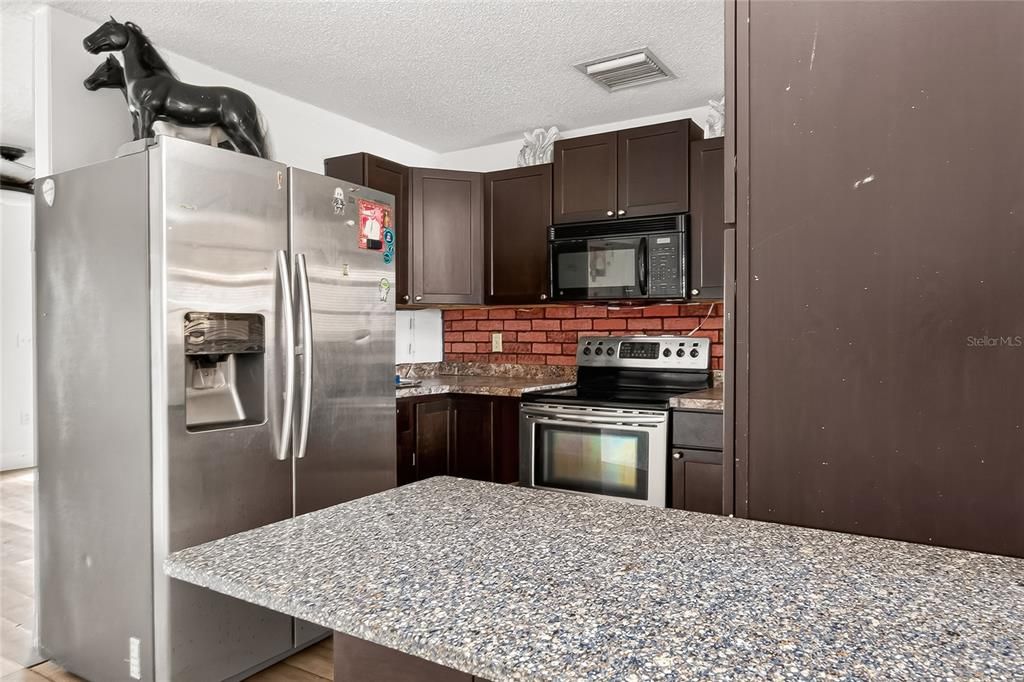 En Venta: $219,900 (2 camas, 1 baños, 806 Pies cuadrados)