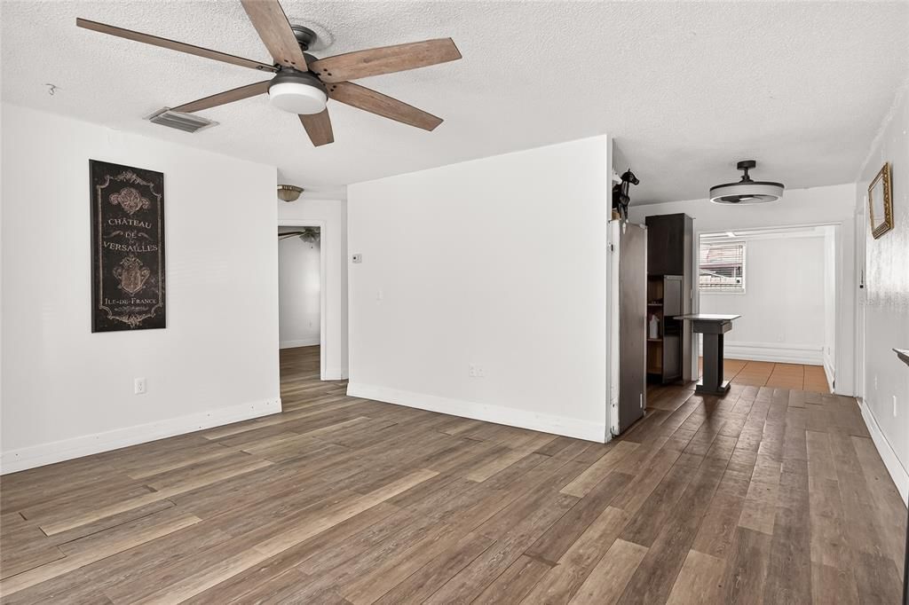En Venta: $219,900 (2 camas, 1 baños, 806 Pies cuadrados)