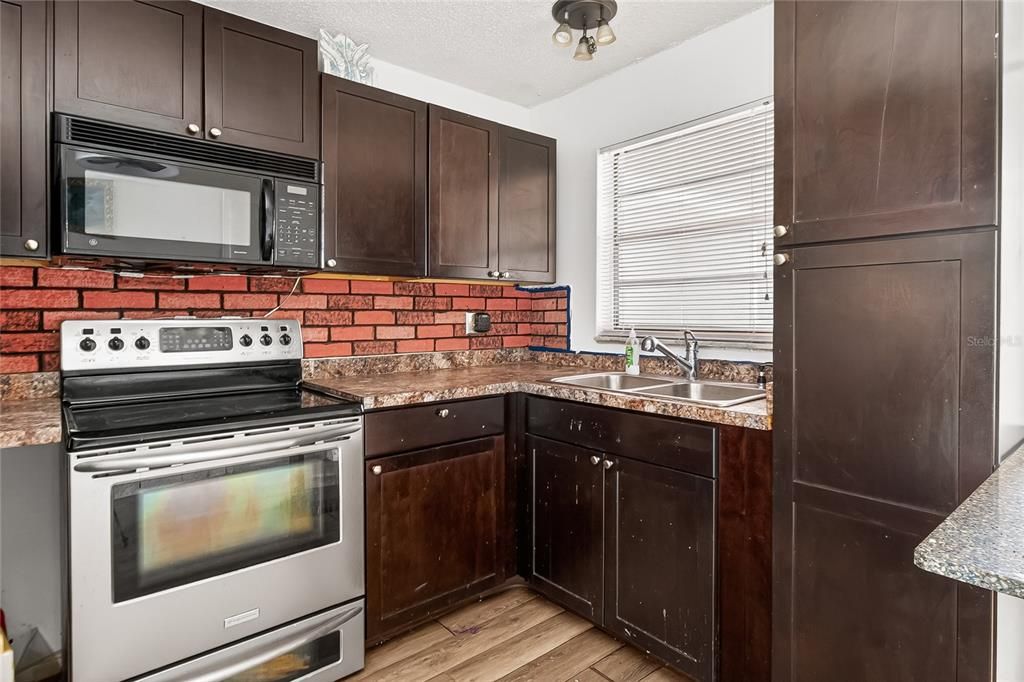 En Venta: $219,900 (2 camas, 1 baños, 806 Pies cuadrados)