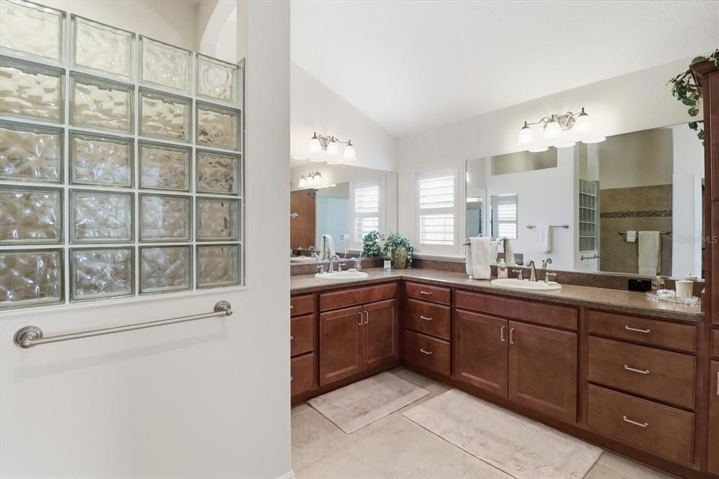 For Sale: $499,000 (3 beds, 2 baths, 2046 Square Feet)