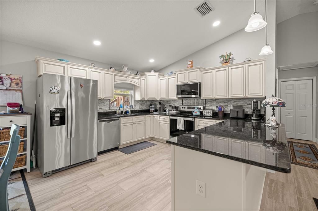 For Sale: $349,900 (3 beds, 2 baths, 1417 Square Feet)