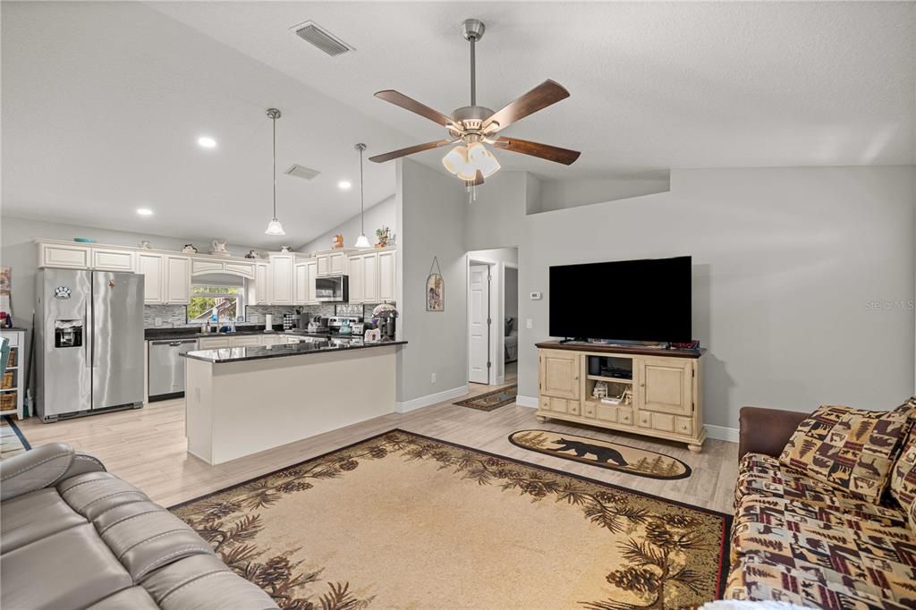 For Sale: $349,900 (3 beds, 2 baths, 1417 Square Feet)