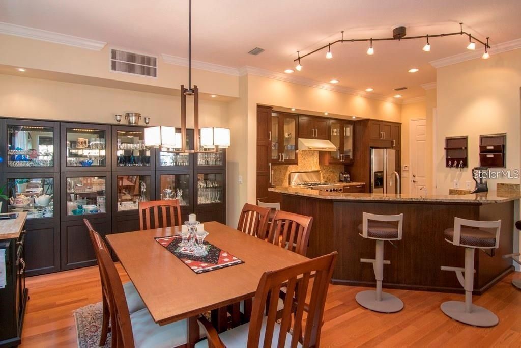 For Rent: $3,800 (3 beds, 2 baths, 2656 Square Feet)