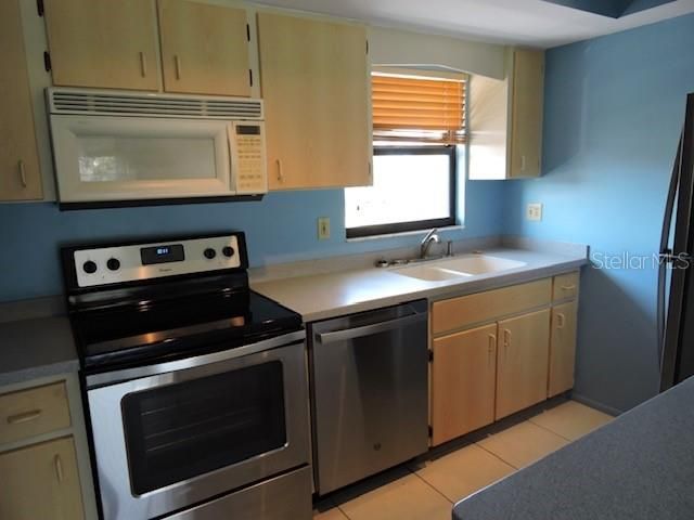 For Sale: $189,900 (2 beds, 2 baths, 1089 Square Feet)