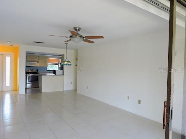 For Sale: $189,900 (2 beds, 2 baths, 1089 Square Feet)