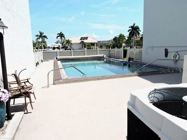 For Sale: $189,900 (2 beds, 2 baths, 1089 Square Feet)