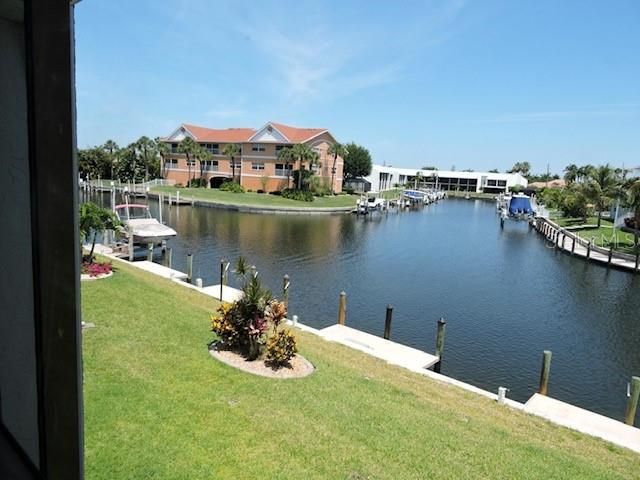For Sale: $189,900 (2 beds, 2 baths, 1089 Square Feet)