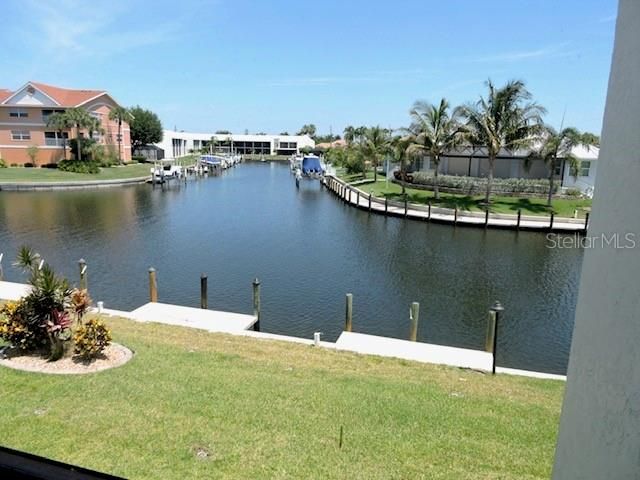 For Sale: $189,900 (2 beds, 2 baths, 1089 Square Feet)