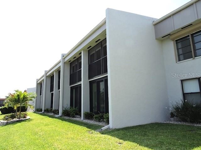For Sale: $189,900 (2 beds, 2 baths, 1089 Square Feet)