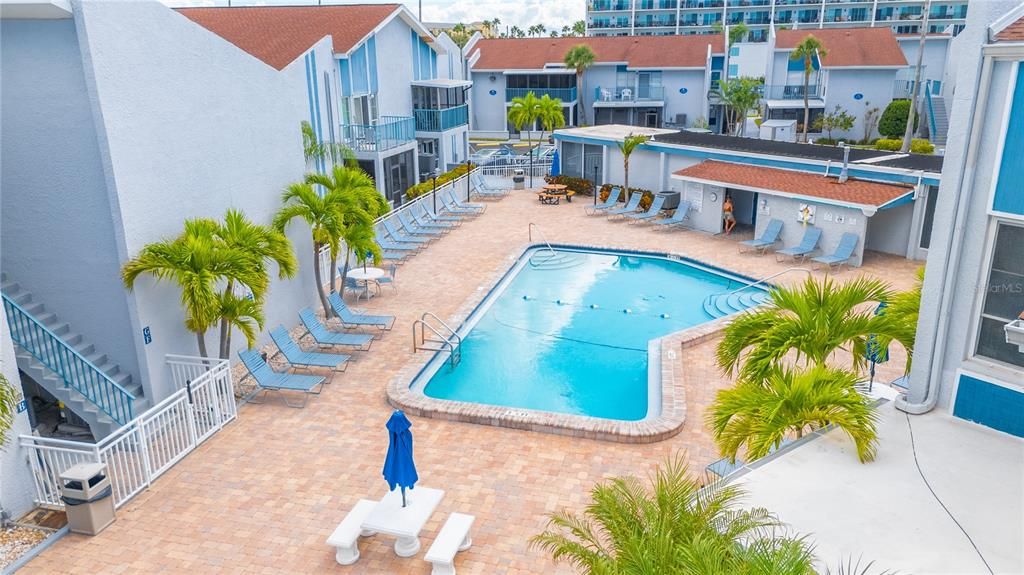 For Sale: $349,900 (2 beds, 1 baths, 750 Square Feet)