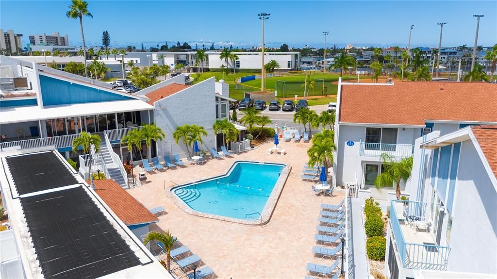 For Sale: $349,900 (2 beds, 1 baths, 750 Square Feet)
