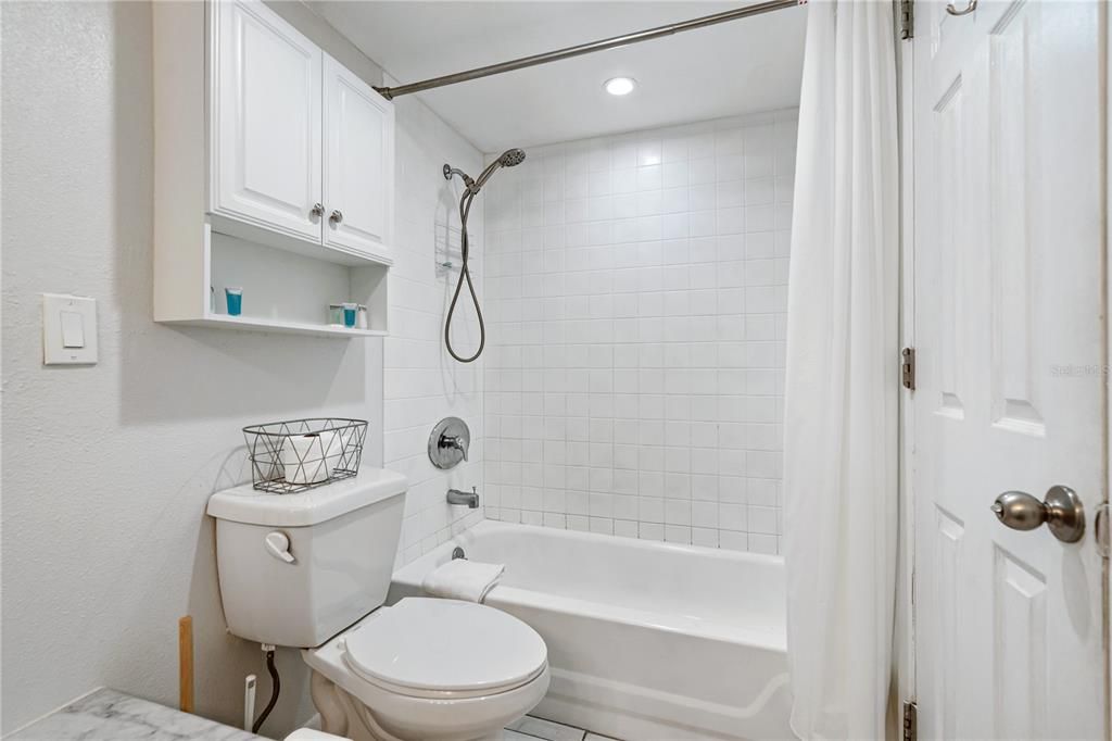 For Sale: $349,900 (2 beds, 1 baths, 750 Square Feet)