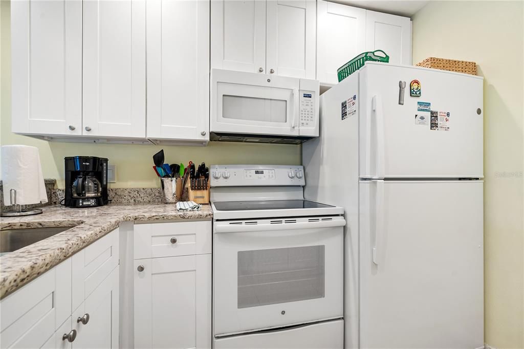 For Sale: $349,900 (2 beds, 1 baths, 750 Square Feet)