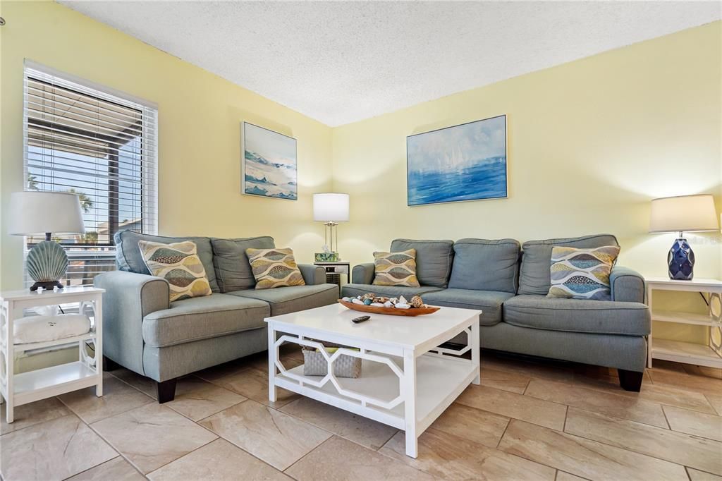 For Sale: $349,900 (2 beds, 1 baths, 750 Square Feet)