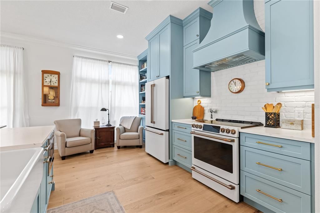 For Sale: $549,999 (3 beds, 2 baths, 1645 Square Feet)