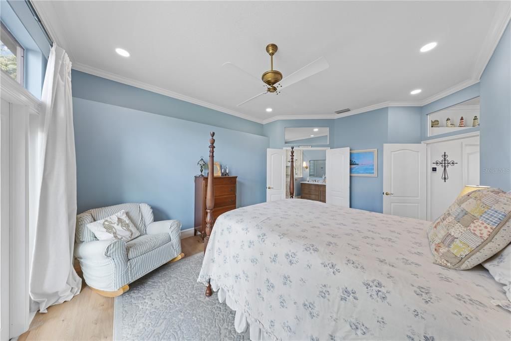 For Sale: $549,999 (3 beds, 2 baths, 1645 Square Feet)