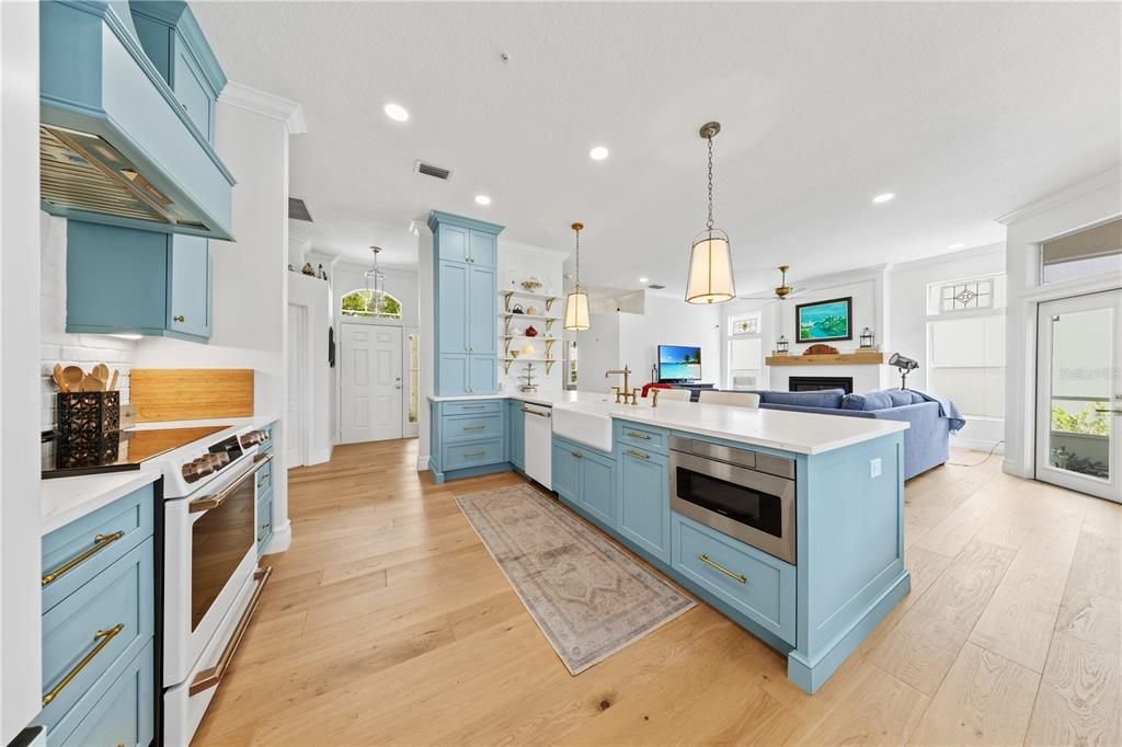For Sale: $549,999 (3 beds, 2 baths, 1645 Square Feet)