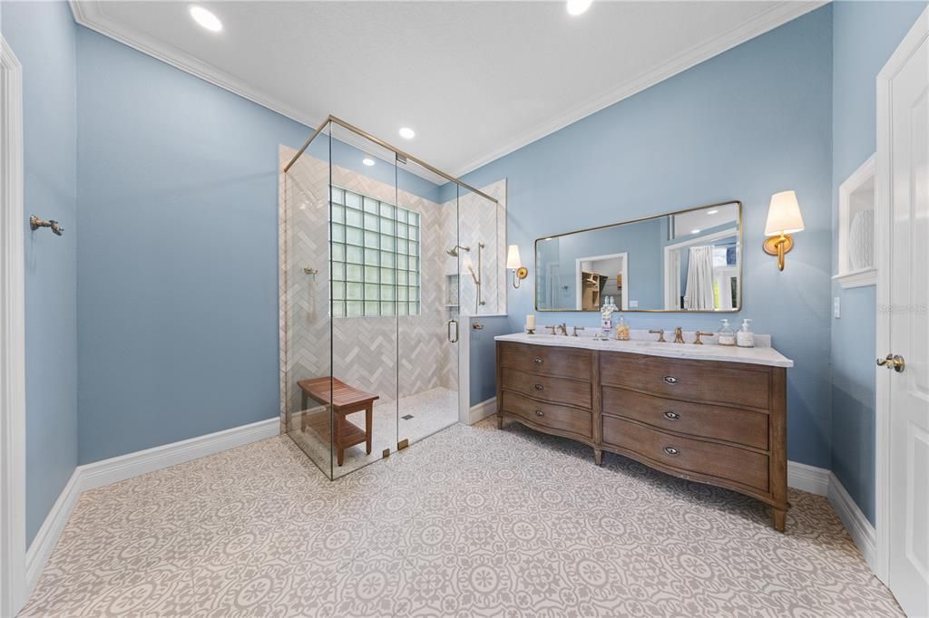 For Sale: $549,999 (3 beds, 2 baths, 1645 Square Feet)