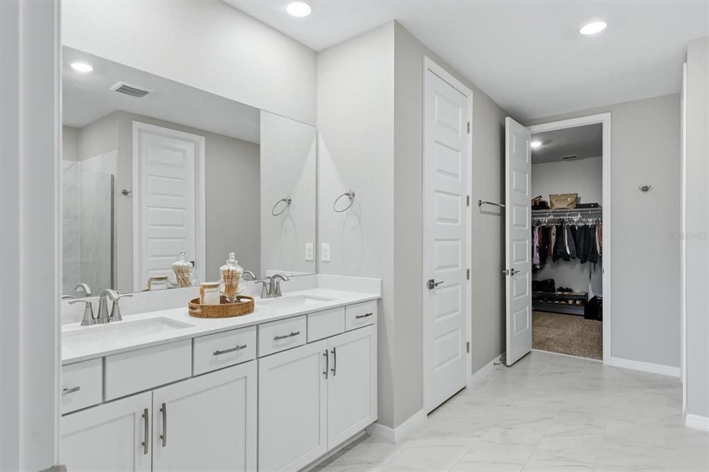 For Sale: $615,000 (5 beds, 4 baths, 3804 Square Feet)