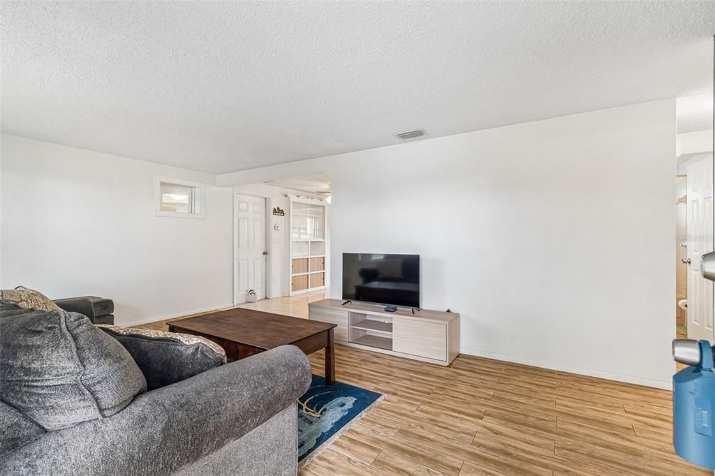 For Sale: $245,000 (3 beds, 2 baths, 1148 Square Feet)