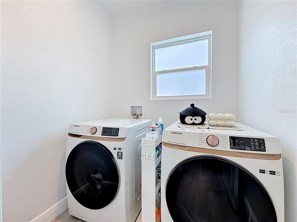 For Sale: $759,900 (3 beds, 2 baths, 2164 Square Feet)