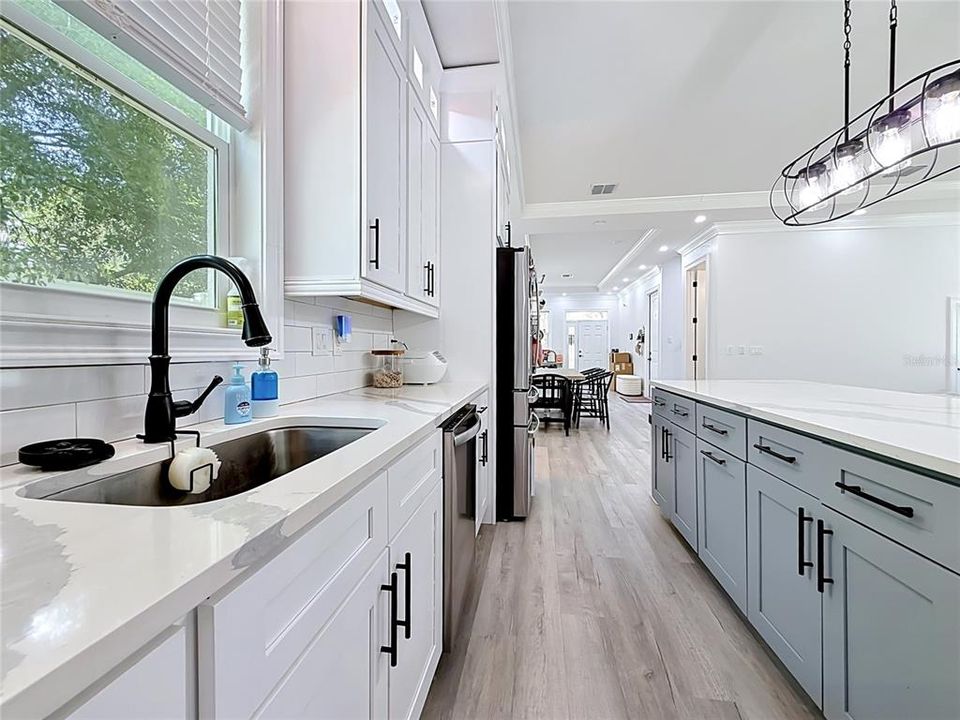For Sale: $759,900 (3 beds, 2 baths, 2164 Square Feet)