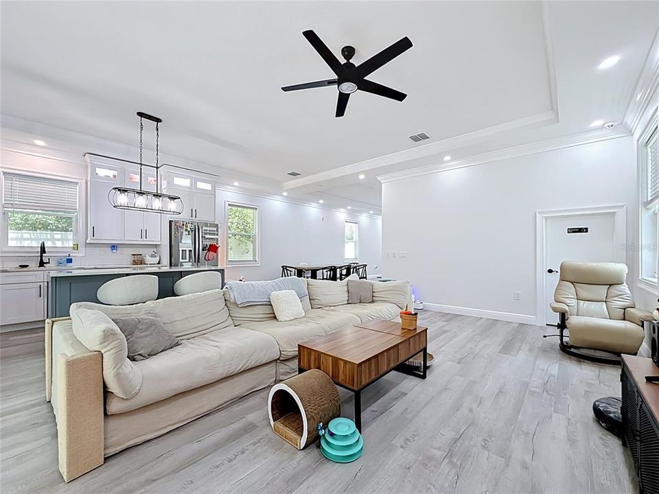 For Sale: $759,900 (3 beds, 2 baths, 2164 Square Feet)