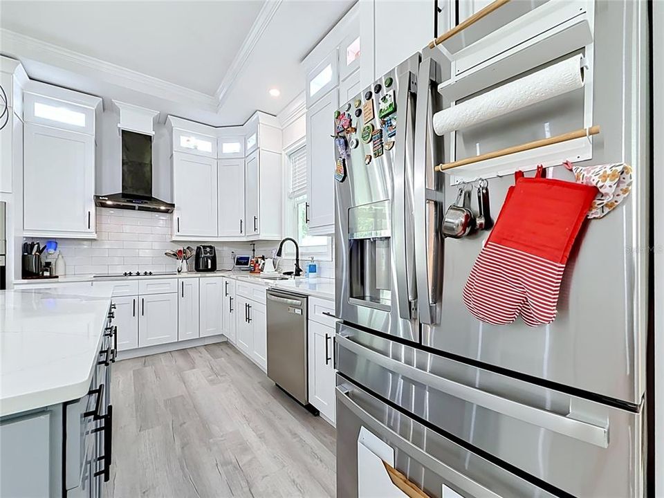 For Sale: $759,900 (3 beds, 2 baths, 2164 Square Feet)