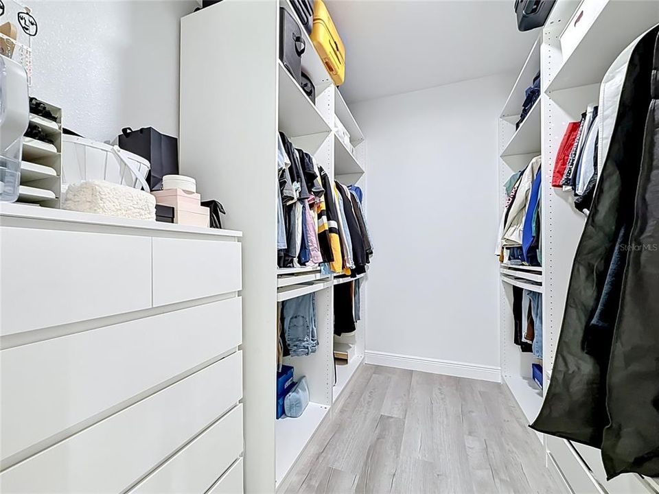For Sale: $759,900 (3 beds, 2 baths, 2164 Square Feet)