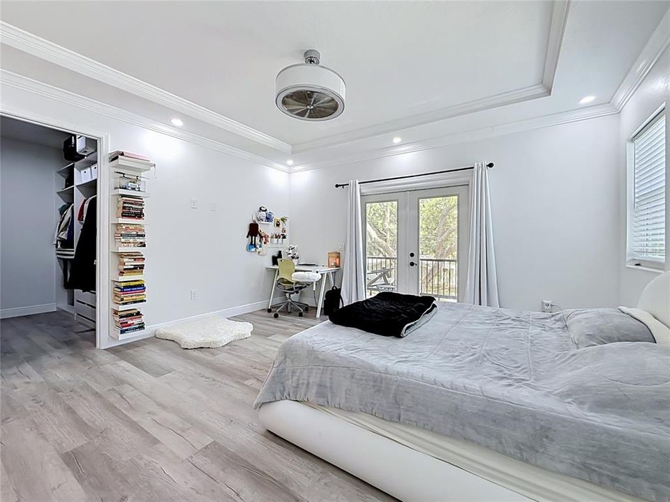 For Sale: $759,900 (3 beds, 2 baths, 2164 Square Feet)