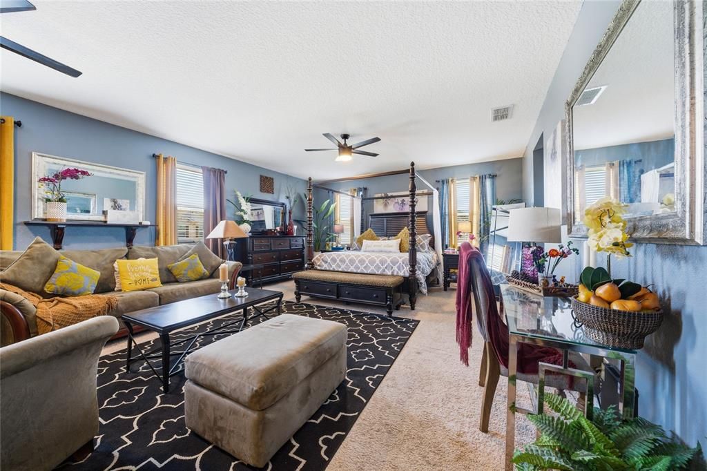 For Sale: $699,900 (5 beds, 4 baths, 3530 Square Feet)