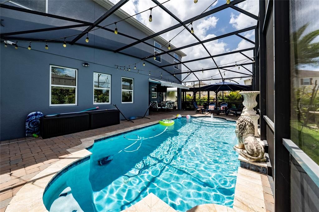 For Sale: $699,900 (5 beds, 4 baths, 3530 Square Feet)